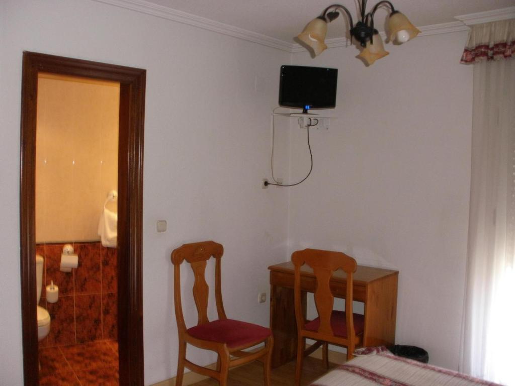 Hostal Virgen Del Villar Laguna de Duero Quarto foto