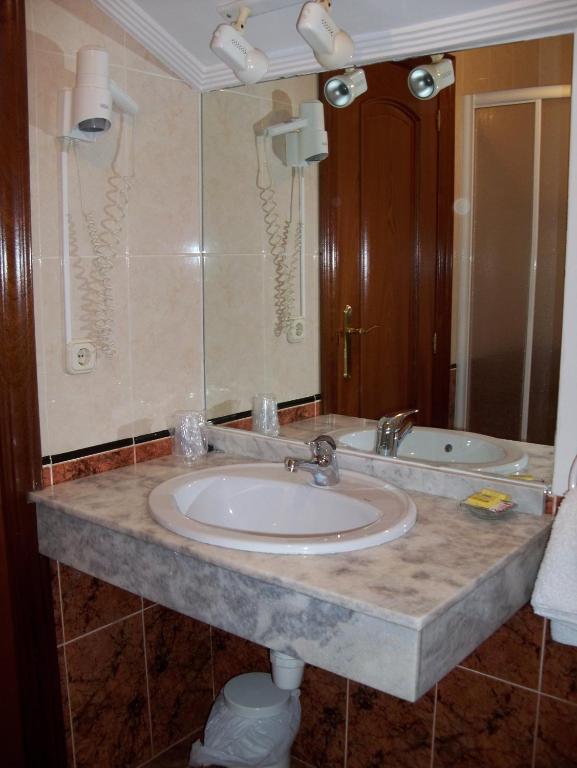 Hostal Virgen Del Villar Laguna de Duero Quarto foto